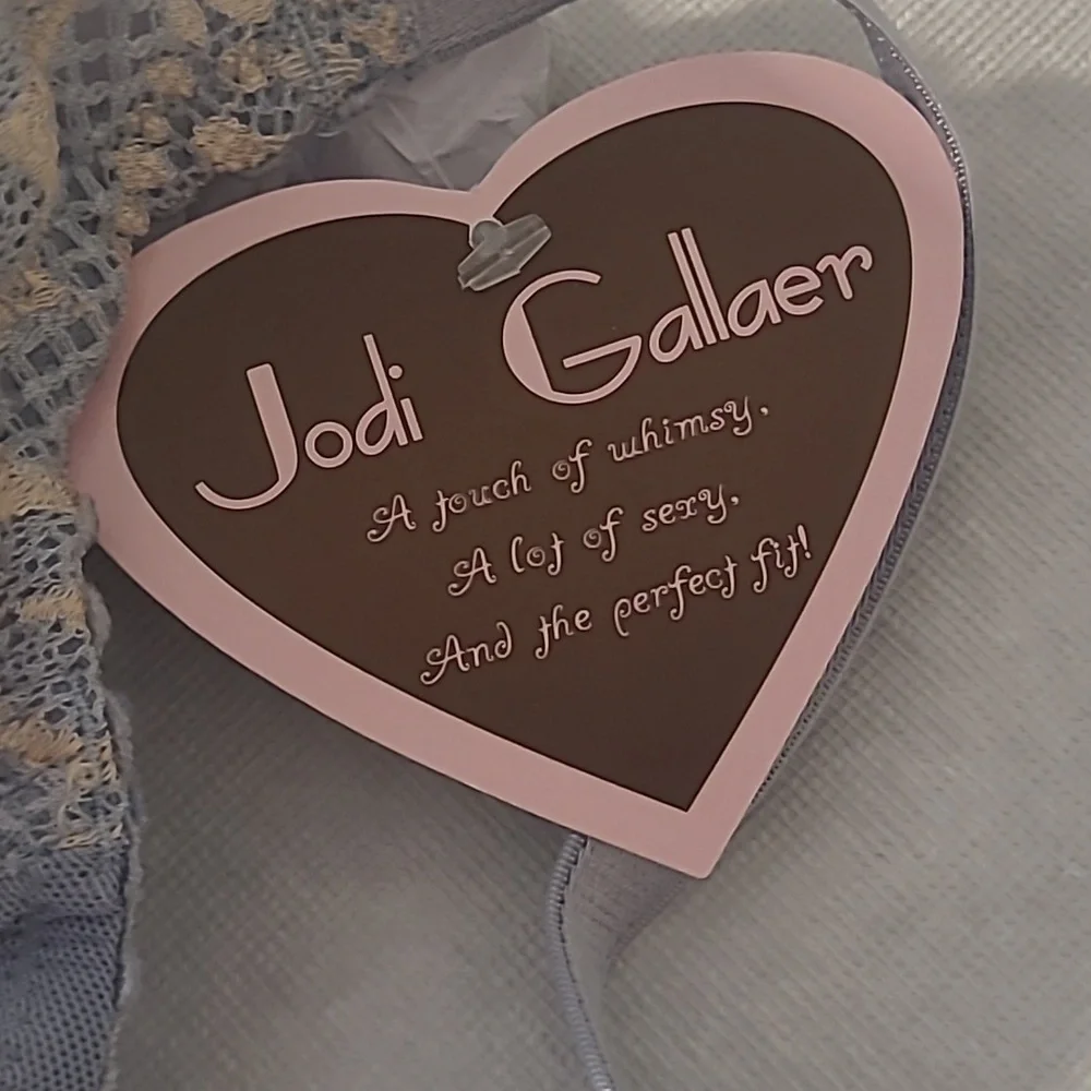 Jodi Gallaer Lingerie Lace Bra - Picture 3 of 4